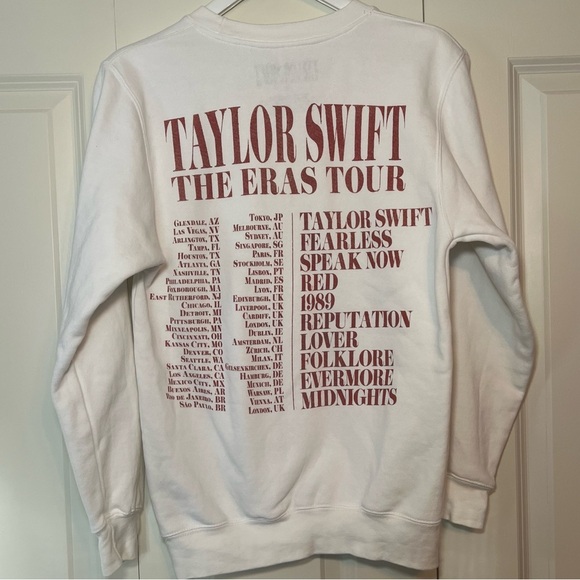 TAYLOR SWIFT | THE ERAS TOUR PHOTO WHITE CREWNECK. Size XS. Reputation. - Picture 10 of 10